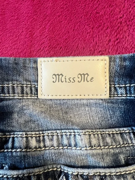 Miss Me Women's Bootcut Jeans in Light Blue Wash - Picture 4 of 6